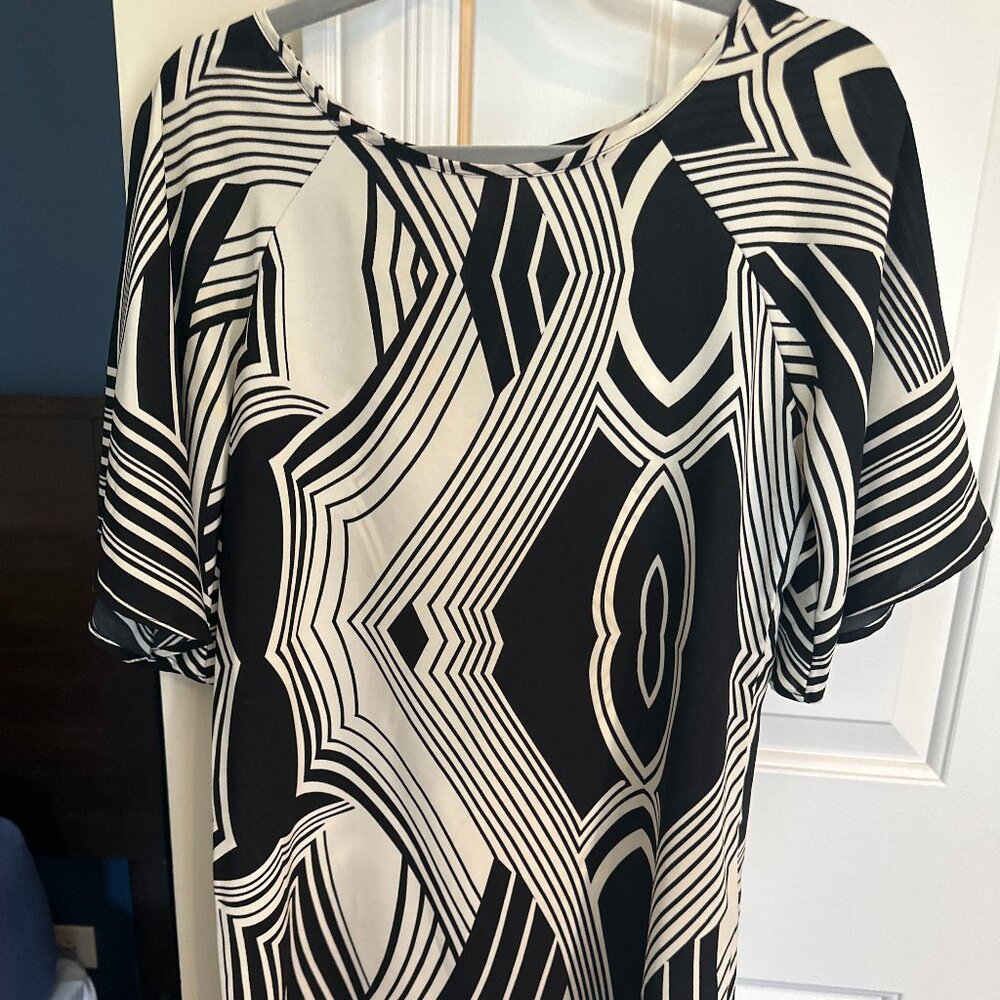 Black and White Dress med